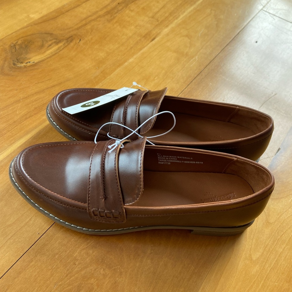 Universal Thread Tan Slip-On Loafers Women’s Size 8.5